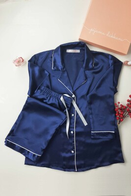 İpek Saten Boydan Düğmeli Kadın Pijama Takımı - Lacivert Erkek Yaka Fiyonklu 8004MS - Miss Merveille (1)